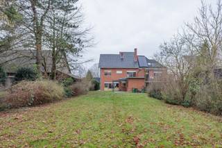 Deze halfopen bebouwing is gelegen in Baasrode, op een ruim perceel van ca. 7a80ca, op wandelafstand van lokale winkels, diensten en de dorpskern...