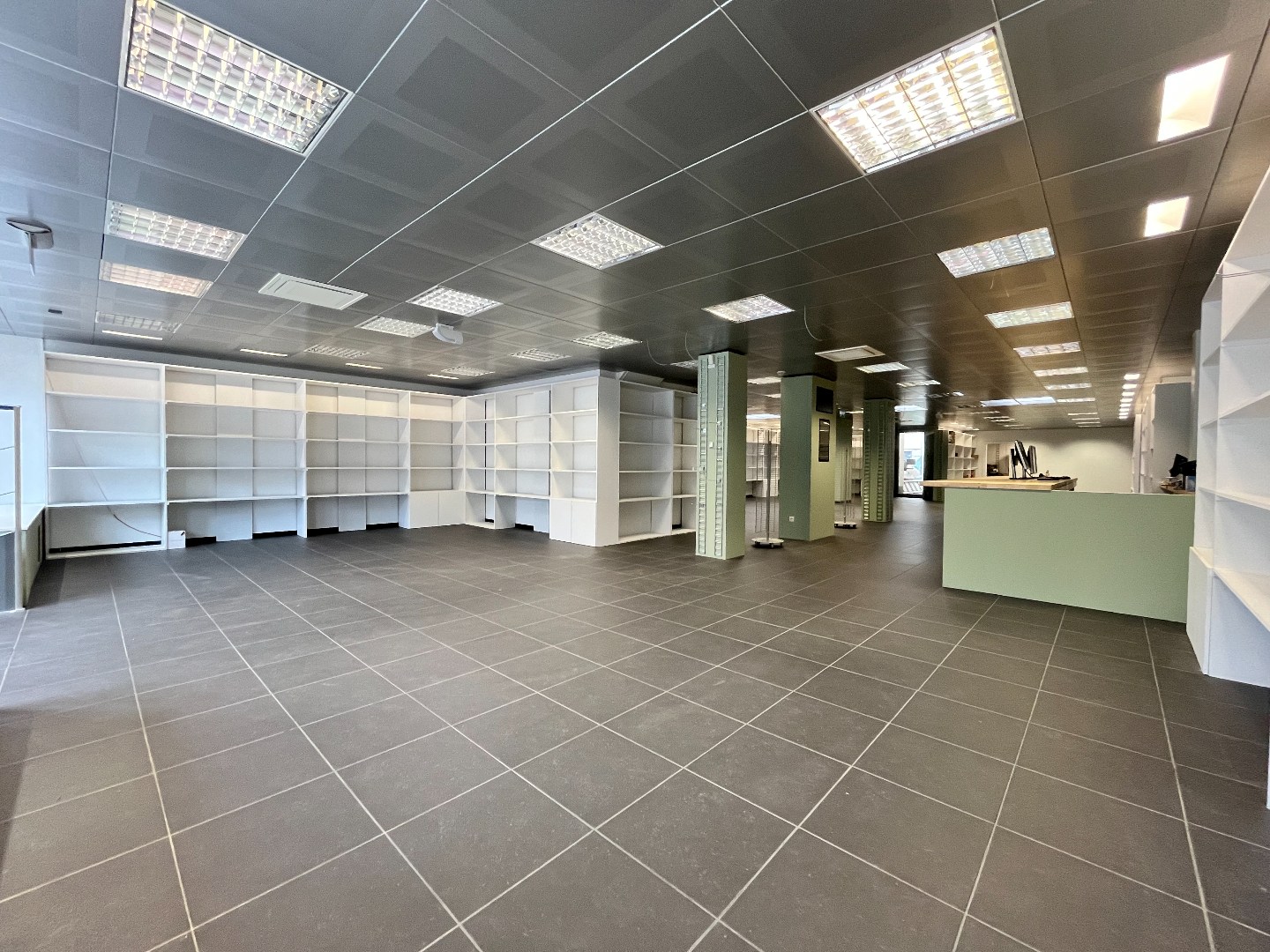 Commercial à louer à Anvers - photo 2