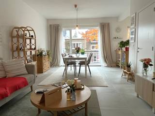Surf naar www.abricasa.be en plan jouw verhuurafspraak in samen met onze digitale assistente Alice!recent gerenoveerd 2 slaapkamer appartement met terras! Bestaande uit een ruime en lichte leefruimte met moderne keuken dat uitgerust is met o.a. vaatwasser, oven, ijskast en diepvries. Via de nachthal heb je toegang tot de moderne badkamer met inloopdouche en lavabo met meubel. Verder is er ook een aparte berging met aansluiting wasmachine.Aan de achterzijde tref je de 2 rustig gelegen slaapkamers. Van hieruit heb je ook toegang tot het terras. Ruimte voor jouw fiets aan de achterkant van het gebouw. Op een boogscheut van het centrum met alle winkels, het openbaar vervoer en invalswegen!- Maandelijkse kosten: 15,- euro bevatten: onderhoud en verbruik gemeenschappelijke delen - Huurwaarborg: 2.820,- euro (3 maanden huur) - Beschikbaar: 01/11/2026- Type contract: bepaalde duur (1 jaar) (verlengbaar)- Adres: Oudestraat 5 - 2610 WILRIJKWens je jouw huis, appartement, bouwgrond of opbrengsteigendom te verkopen? Op zoek naar een vastgoedmakelaar voor de verhuur of het beheer van jouw eigendom(men)? Abricasa staat voor een persoonlijke én actieve vastgoedbegeleiding van A tot Z! Leer ons kennen! Bel ons voor een vrijblijvende afspraak op 03 259 04 04 of spring binnen op ons kantoor te Kasteelstraat 58 - 2000 Antwerpen! Je bent van harte welkom!