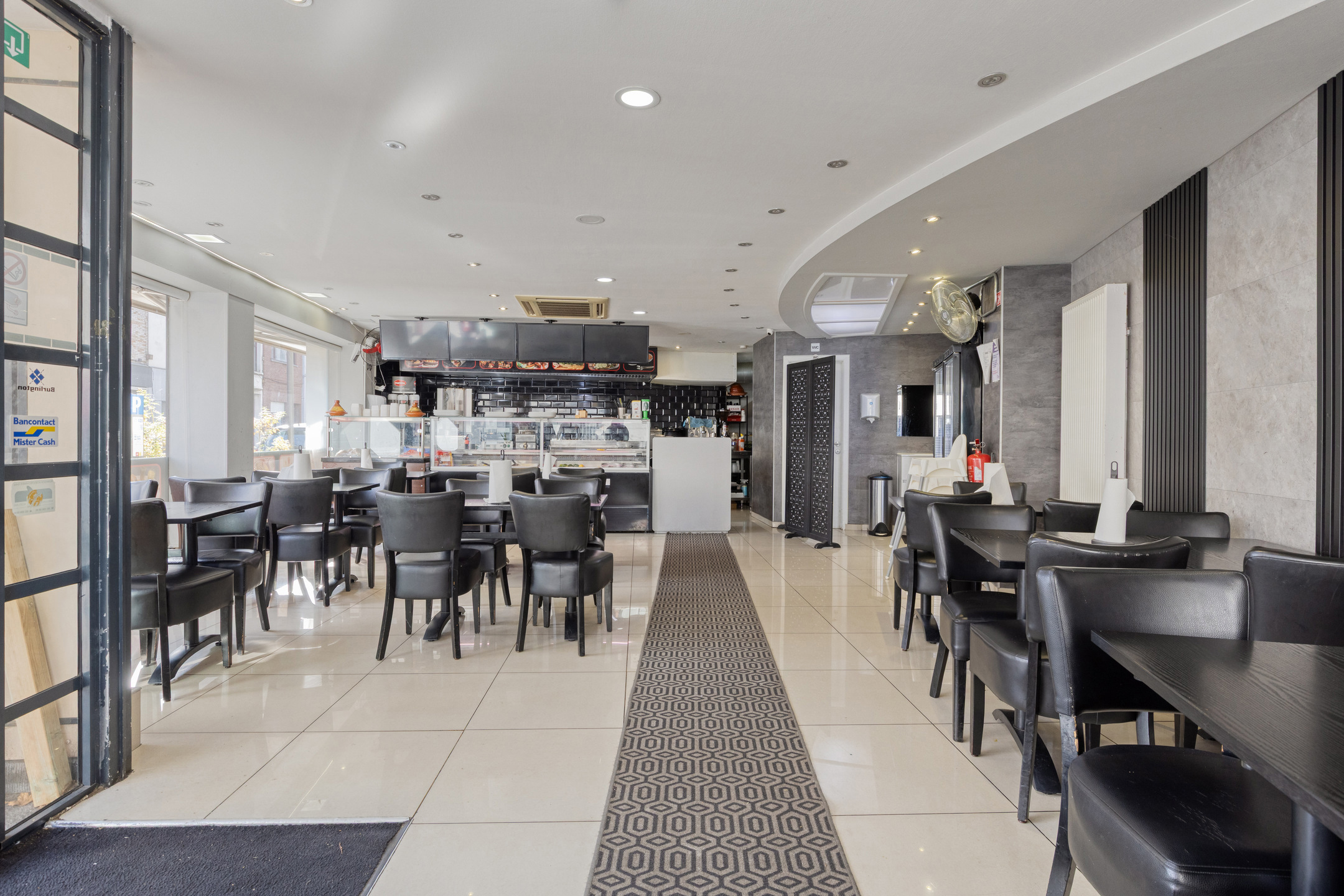 Opbrengsteigendom: 2 appartementen en 1 handelsgelijkvloers. - foto 2