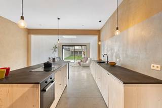 This house has just been completely stripped and rebuilt in accordance with the rules of the art, future-oriented, ecological, with a lot of...