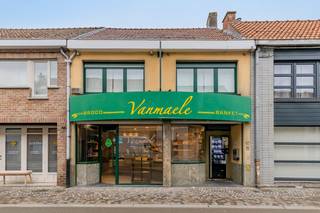 Met een indrukwekkend perceel van 938 m² en een bewoonbare oppervlakte van maar liefst 466 m², zijn de mogelijkheden hier eindeloos.Dit pand,...