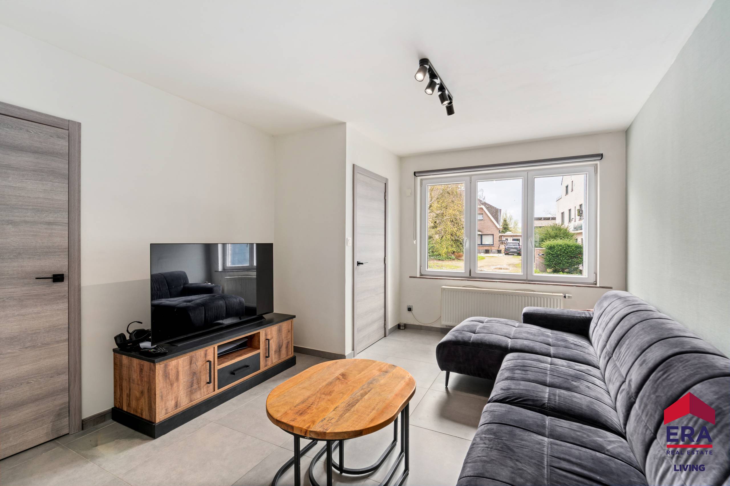 Instapklare woning met 3 slaapkamers, oprit en grote tuin - foto 5