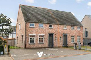 Instapklare HOB met 4 slaapkamers rustig gelegen op een perceel van 2a77ca te Leopoldsburg. Belangrijkste troeven:- Centrale ligging tussen de...