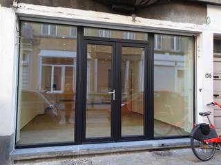 Volledig vernieuwde commerciële ruimte met veel mogelijkheden gelegen in een de buurt van Brussel-Zuid. Het pand bestaat uit een winkelruimte (36...