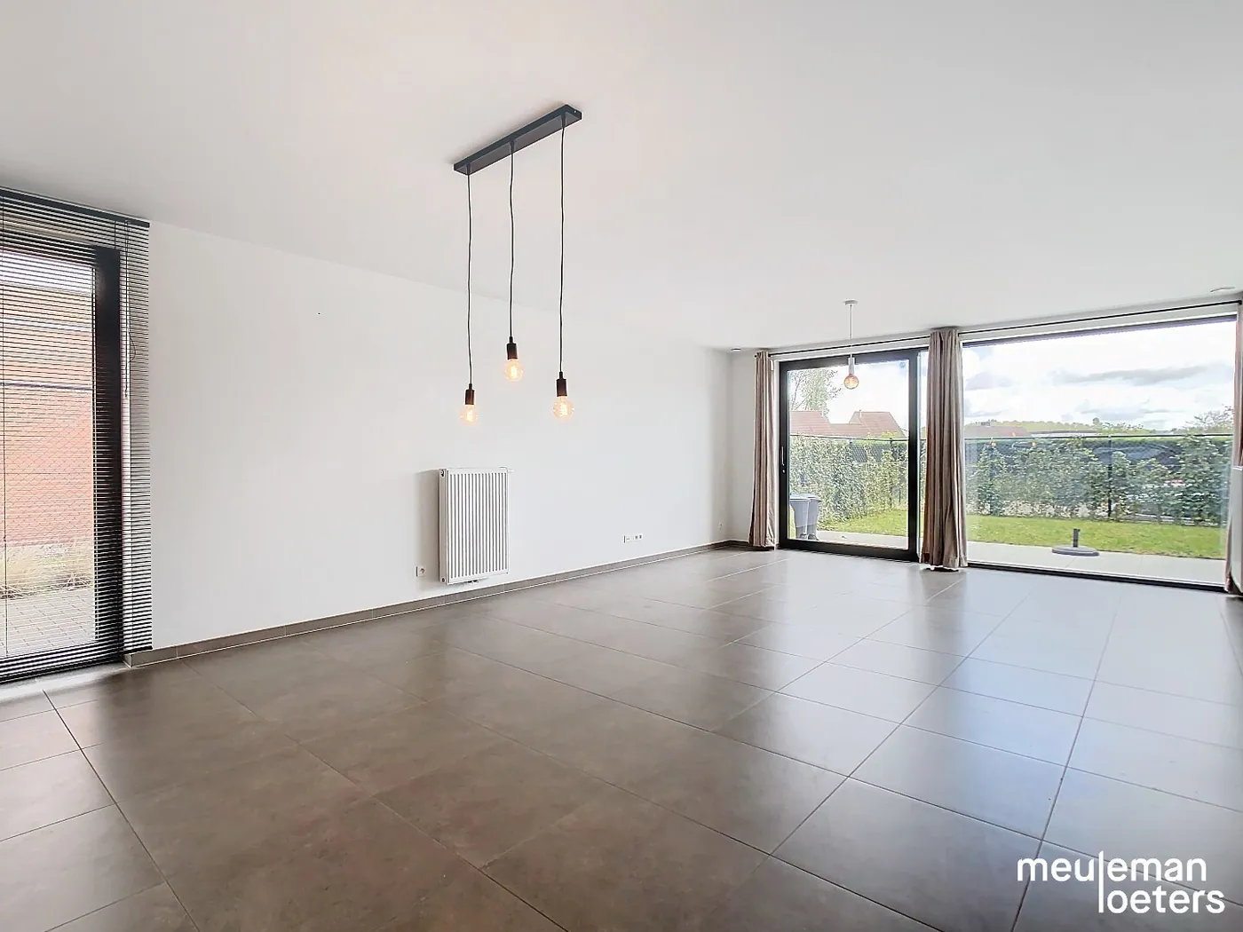 Lichtrijk appartement met twee slaapkamers - foto 3
