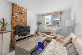 Deze perfect onderhouden rijwoning is centraal gelegen in het hart van Bredene, op wandelafstand van openbaar vervoer, scholen, de Spuikom en...