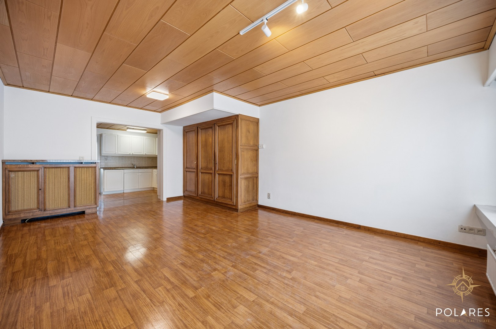 Maison particulière avec unité de vie indépendante au rez-de-chaussée proche du centre. - photo 4
