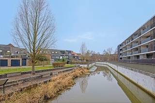 Dit prachtig gelegen duplex-appartement met 4 slaapkamers en een ruime bewoonbare oppervlakte van 180 m² bevindt zich op de 3de en 4de verdieping...