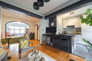 Zalig wonen op ‘t Zuid? Ontdek dit modern appartement met authentieke elementen en terras aan het KMSKA.Het gebouw is gelegen aan de Leopold de...