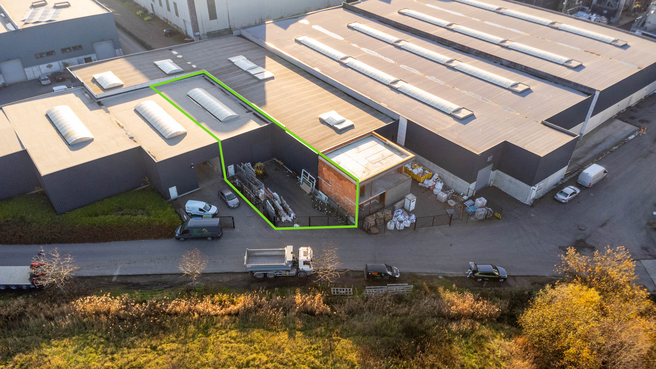 Loods /KMO-unit 215 m² met privé buitenruimte in Willebroek - foto 1