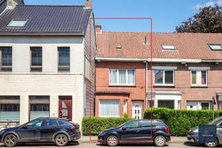 Ga naar www.makelaarshuys.be te koop en schrijf u in bij het pand.De woning is voorzien van een praktische voortuin.De bewoonbare oppervlakte is...