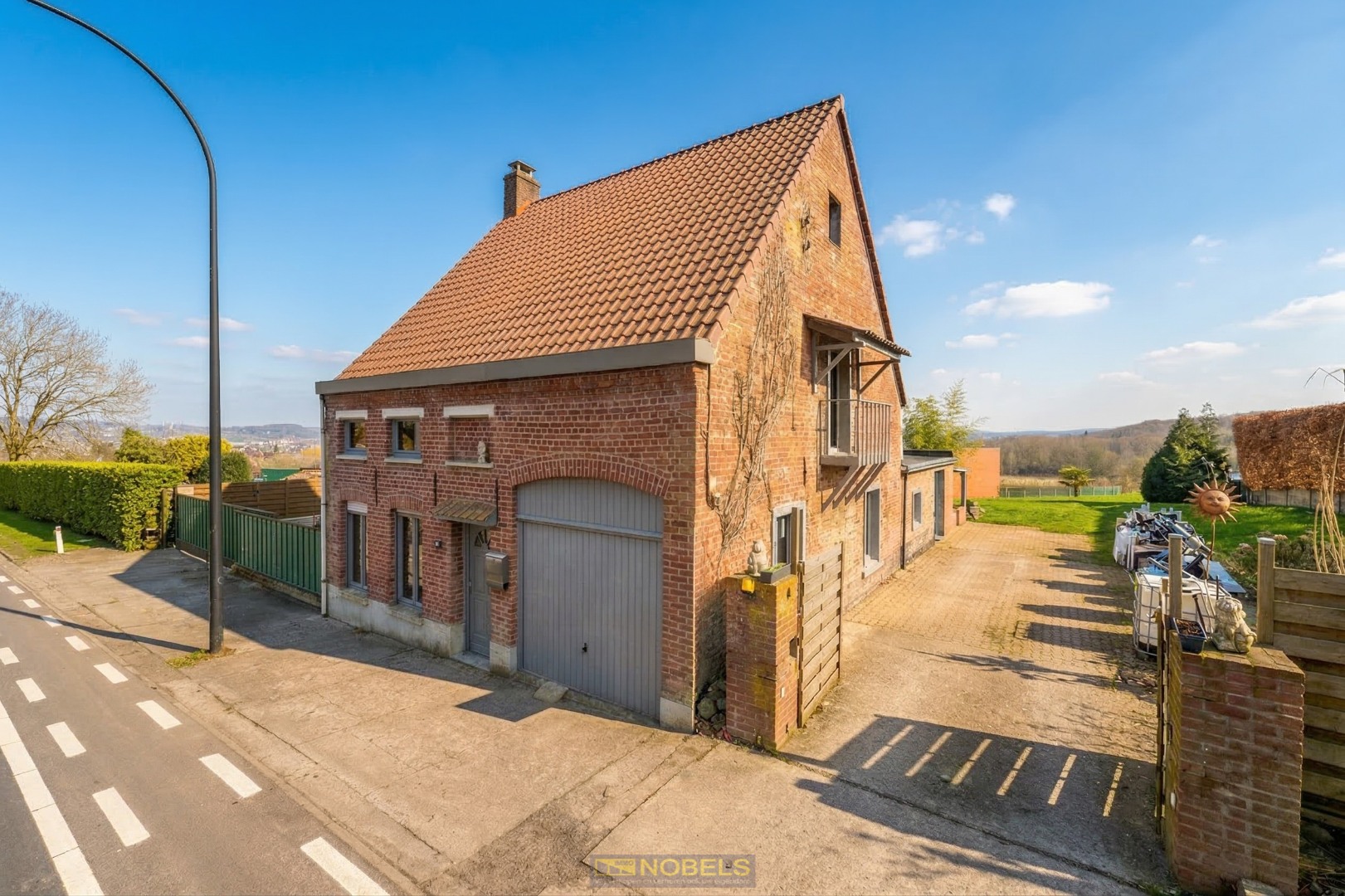 Te koop, Charmante gezinswoning met omheinde tuin en vrij uitzicht te Ronse - foto 2