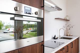 Dit gerenoveerd en instapklaar appartement bevindt zich in een kleinschalig en karaktervol gebouw, op wandelafstand van winkels, scholen en...