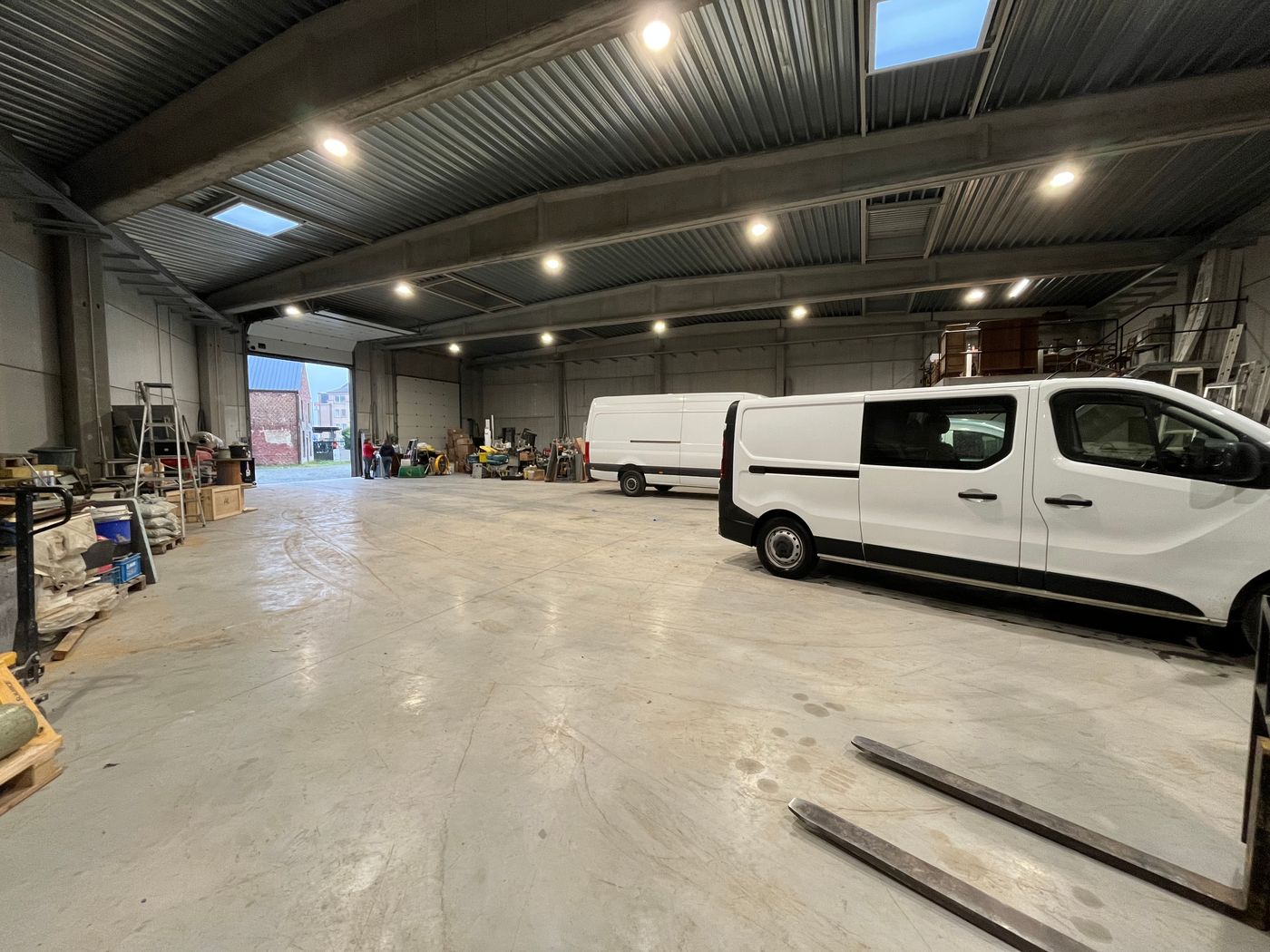 650 m² magazijnruimte op strategische ligging vlakbij de E40 - foto 2