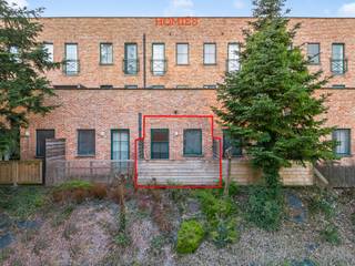 Met veel plezier stellen wij u deze instapklare studio met terras voor, gelegen op een toplocatie aan de Slachthuislaan 12 in een verzorgde...