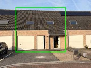 Ruime instapklare rijwoning aan het einde van een doodlopende straat in een fijne, rustige woonwijk te Eeklo.* Locatie:Rustig gelegen, maar met veel...