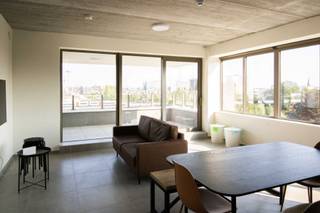 Billie’s Place, a brand-new building with 88 student rooms overlooking the water. All rooms are furnished and move-in ready. Each floor has a cozy common living area with a kitchen and even a terrace. Perfect for spending time together, watching TV, studying, or cooking with friends.<br /><br />More info<br />Kot te huur in Gent - Vind je ideale studentenkamer in Gent<br /><br />Only available for students