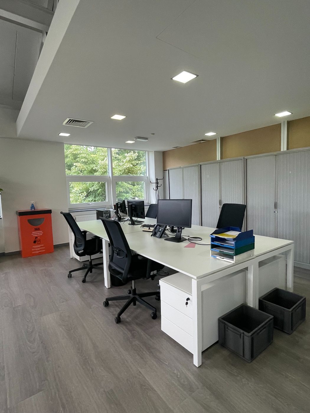 555 m² instapklare kantoorruimte nabij de R0 te Anderlecht - photo 2