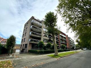 DUBBELE GARAGEBOX in de Residentie Ter Wind. Het betreft een dubbele garage in de lengte. Automatische poort. Maandelijkse huurprijs: € 150 +...