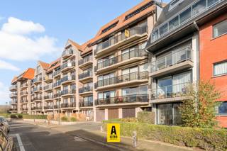  Gemakkelijke te bereiken garagebox in Meeuwenlaan.Prijs: 280€/3 maand...