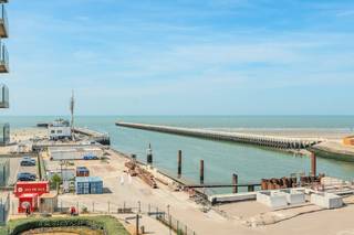 Looking for a ready-to-move-in apartment with a beautiful view of the sea and the harbour channel? This bright two-bedroom apartment is located on the fifth floor and has no less than three terraces. The apartment was built in 1990 and renovated in 2019. Thanks to its spacious living space, high-quality finish and excellent light, you will enjoy pleasant living comfort.<br /><br />The living space of no less than 41 m² consists of a cozy sitting area, dining area and a spacious 11 m² open kitchen. From the living area, you have access to two terraces. The third terrace is accessible from the bedroom. The installed kitchen has a Miele oven, induction hob, refrigerator, freezer and dishwasher. The apartment also has a private basement with a connection for a washing machine and dryer.<br /><br />Layout:<br /><br />Entrance hall<br />Bright living space with dining area and open kitchen<br />Two terraces adjacent to the living space<br />Bedroom 1 with access to the third terrace<br />Bedroom 2<br />Bathroom<br />Separate toilet<br />Storage<br />Private basement storage<br /><br />Advantages:<br /><br />Beautiful view of the sea and the harbour channel<br />Three terraces<br />Spacious living space of 41 m²<br />11 m² open kitchen<br />Renovated in 2019<br />Ready to move in<br />Parquet floor<br />Possibility to purchase a spacious garage box of 26 m²<br /><br />Are you looking for a ready-to-move-in apartment with two bedrooms, spacious terraces and a beautiful view of the sea and the harbour channel? Don't hesitate to contact us for more information or a visit!<br /><br />Register of measures: no