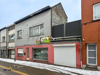 Deze veelzijdige woning combineert wonen met professionele mogelijkheden en beschikt over een handelsgelijkvloers van ca. 45 m² met een...