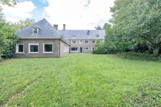 LIGGINGDe Louis Leynstraat is een rustige, residentiële straat in Roeselare, geliefd om haar vlotte bereikbaarheid, nabijheid van winkels,...