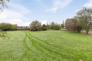 Deze grond is perfect gelegen vlakbij het centrum van Humbeek en Grimbergen! Ideaal om te bouwen, met prachtig zicht op weiland. De grond is...