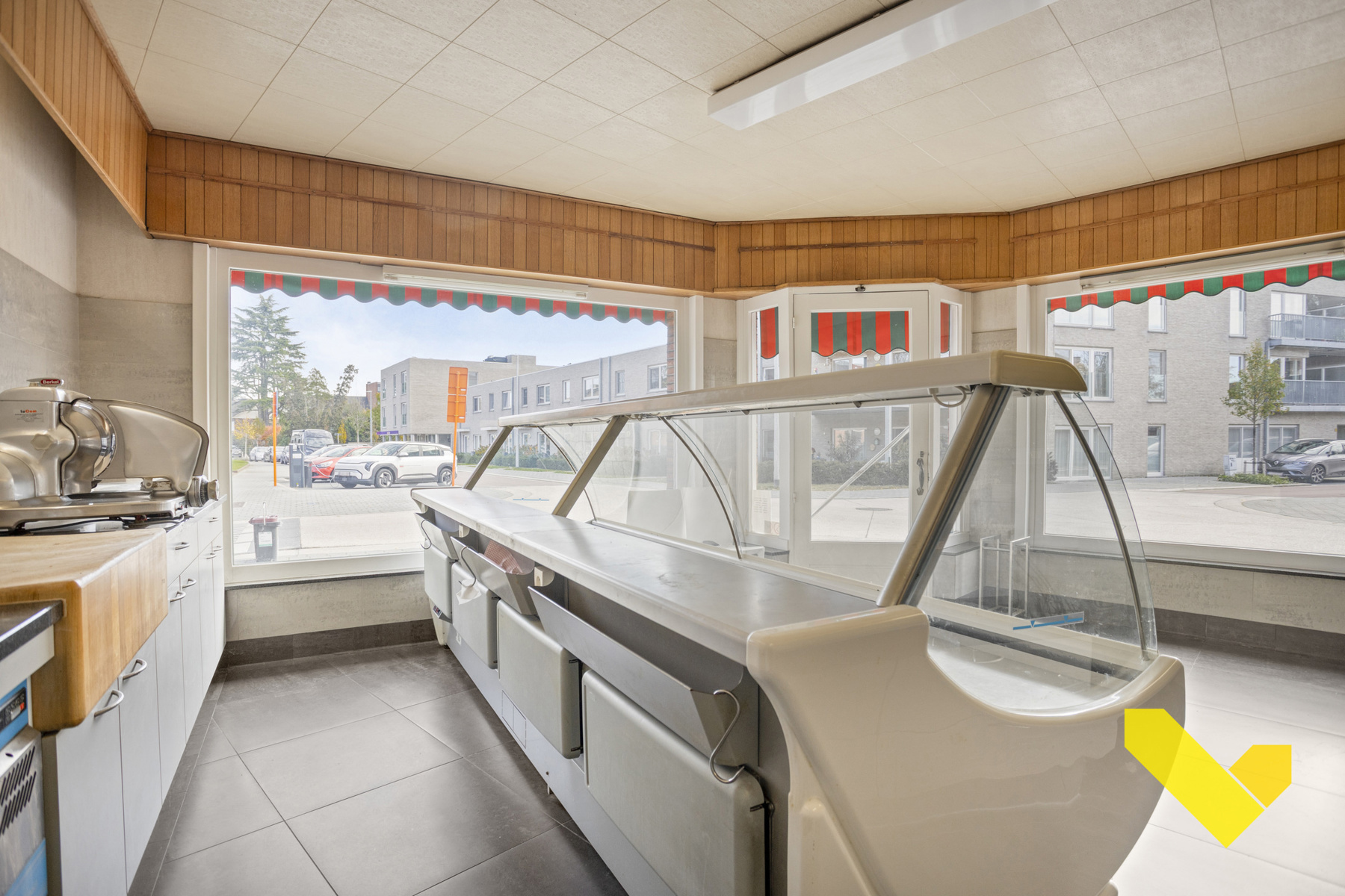 Zeer ruime eigendom van 358m² in het centrum! - foto 2