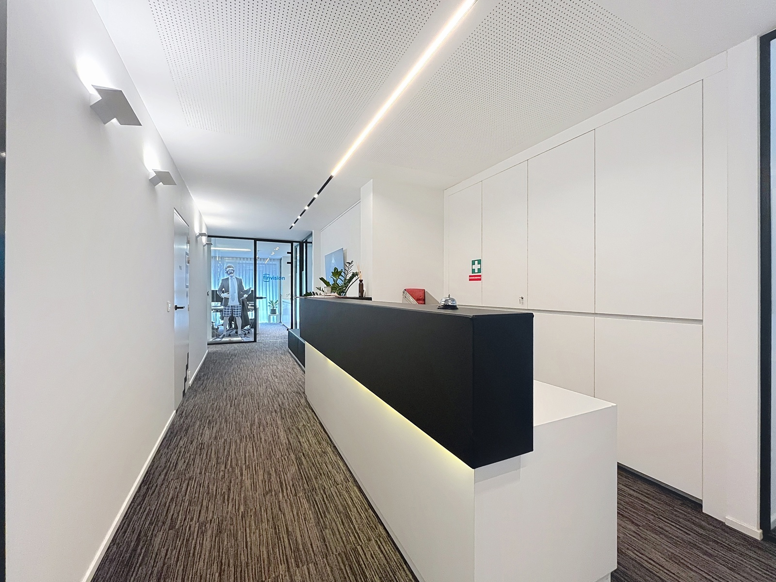 Duplex-kantoorruimte met 6/9 werkplekken in dienstencentrum. - foto 4