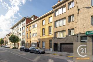 Gelegen in de Xavier Buissetstraat, op wandelafstand van het treinstation van Vilvoorde, winkels en scholen, bevindt zich deze ruime en...