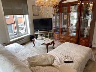 Dit appartement situeert zich in het centrum van Gavere: vlakbij winkels, openbaar vervoer,....maar ook in de omgeving van wandel- en fietsroutes...