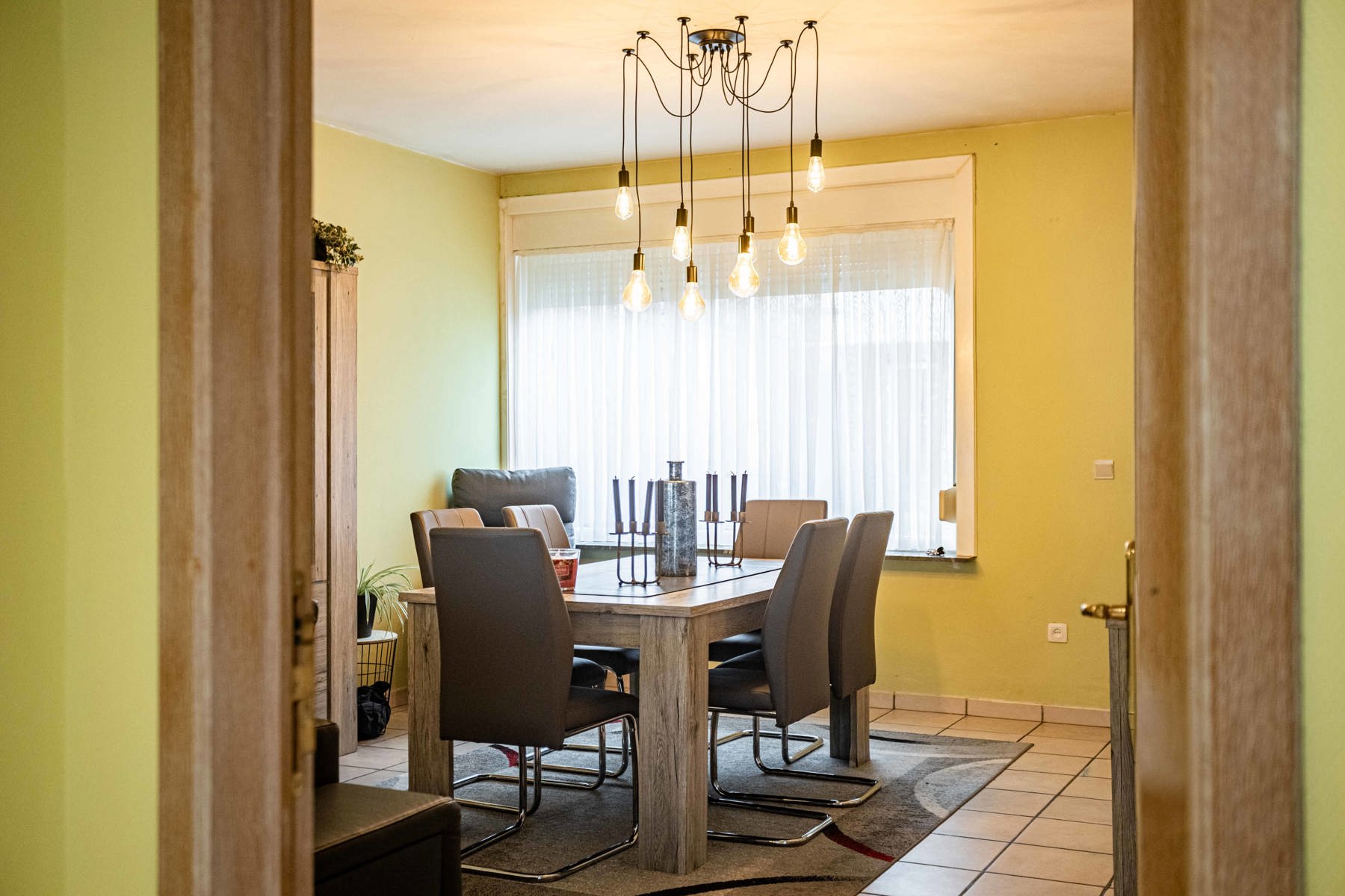 Instapklare en gunstig gelegen halfopen woning in het groen - foto 5