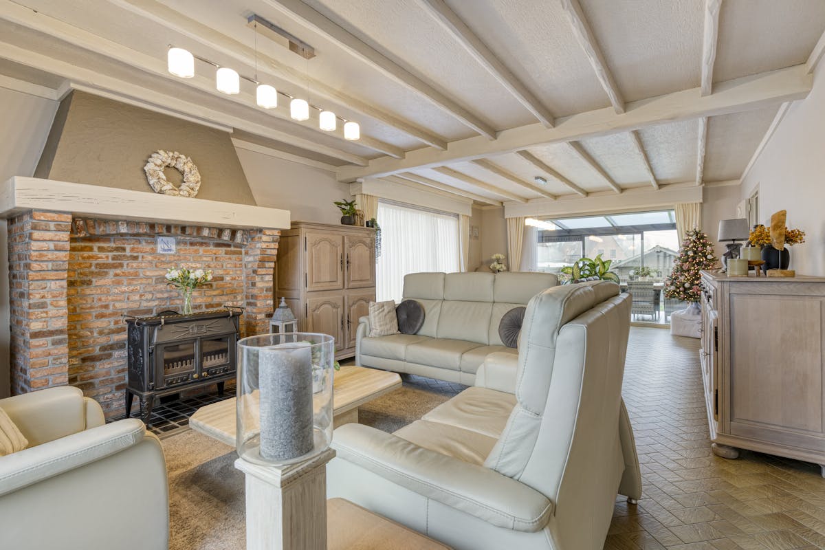 Alleenstaande bungalow met 3 slaapkamers, garage en tuin - foto 5