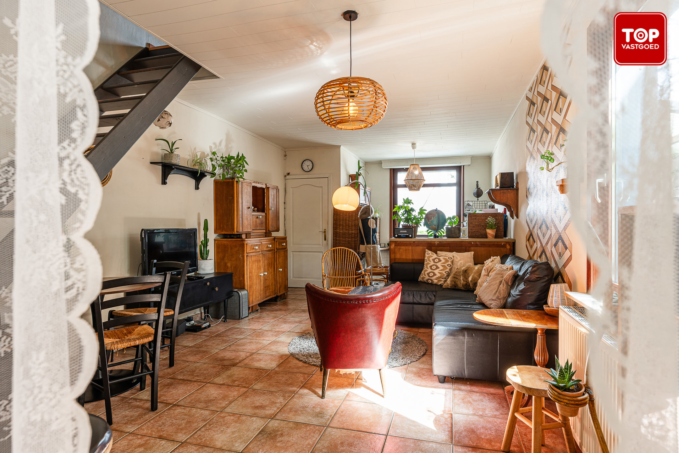 Op te frissen halfopen bebouwing met leuke tuin. - foto 5