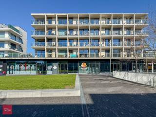 Met verzicht op stadionvijvers en in het centrum : dit mooi en verzorgd appartement bestaande uit een inkomhall, living, ingerichte open keuken,...