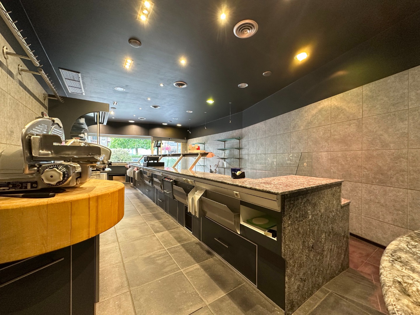 A vendre, espace  commercial avec habitation au centre de Renaix - photo 2