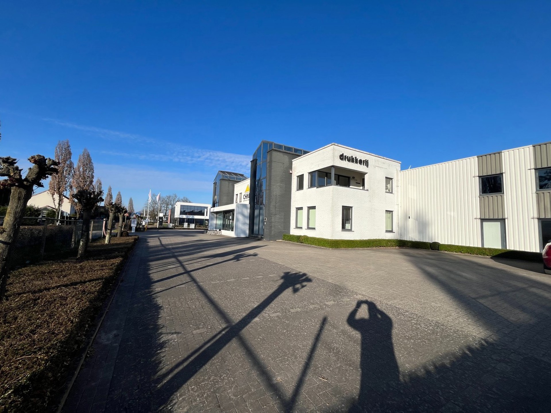 Bedrijfsgebouw +woonst op strategisch hoekperceel van 6.001 m²  - foto 5