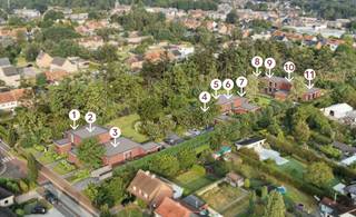 <p><strong>Woning 10 is een gesloten bebouwing met verdiep en heeft een bruto bewoonbare oppervlakte van 150 m². De woning beschikt over drie slaapkamers, woonkamer met open leefkeuken, berging, badkamer, twee toiletten en een aparte fietsenberging. Het terras van 28 m² vloeit door in de privétuin van 119m².<br />Daarnaast zijn er ondergrondse autostaanplaatsen en fietsenbergingen beschikbaar, evenals gemeenshappelijke bovengrondse fietsenplaatsen en bezoekersparking. <br /><br />Ontdek Molenakker, een exclusief en luxueus nieuwbouwproject gelegen aan het Molenpad in Vosselaar. Deze 11 design-woningen, waarvan 6 laagbouw, staan synoniem voor toekomstgerichte kwaliteit en innovatie. Ontworpen in een modernistische architectuur vormen ze een eerbetoon aan de toonaangevende bouwstijl van de Turnhoutse school. Én dit op een groene en rustige toplocatie in centrum Vosselaar.Technisch worden de woningen gebouwd aan de hoogste standaarden van comfort en duurzaamheid. Onder andere door de inzet op energiezuinige technieken en circulaire bouwprincipes kwalificeren de woningen als bijna-energie-neutraal. Met hoge afwerkingsbudgetten personaliseert u de woning naar eigen stijl en maximaal wooncomfort.</strong></p>
<p></p>