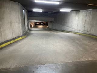 gelegen in de ondergrondse parking Amsterdamstraat 14 -1 nr 7    huurprijs 125 € 
Beschikbaar 1 januari 2026