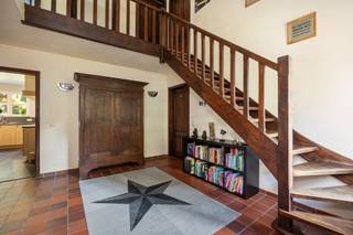 Prima onderhouden en perfect instapklare woning met recente renovaties in 2019 waaronder dak+isolatie, badkamer, keuken...) in landelijke stijl met...