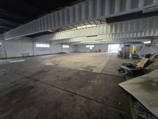 840m² warehouse for rent. The warehouse has a clear height of 3.5 meters, sectional door, toilet, and water connection. Very well located just a...