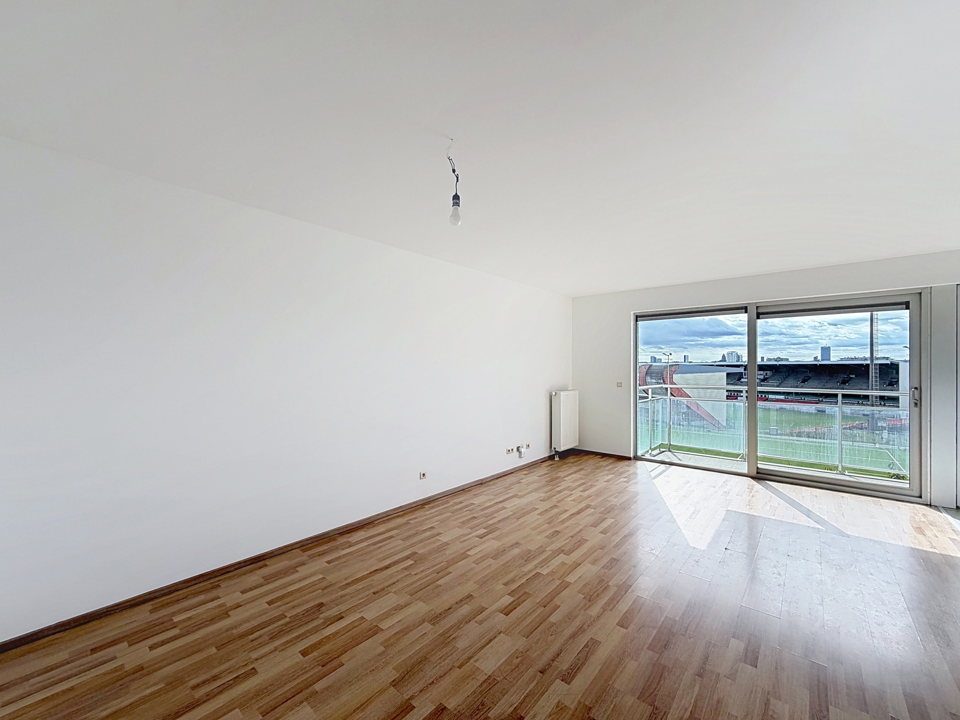 Opgeknapt appartement met 2 slaapkamers - foto 1