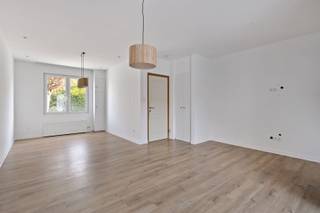 Welkom in dit charmante woonhuis gelegen in het hart van EekloDit aantrekkelijke pand biedt een perfecte combinatie van klassieke uitstraling en...