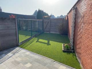 Ruim gelijkvloers appartement met tuintje en garage, ideaal gelegen nabij het centrum van Steenokkerzeel.Gelijkvloers: Inkomhal, WC, ruime garage,...