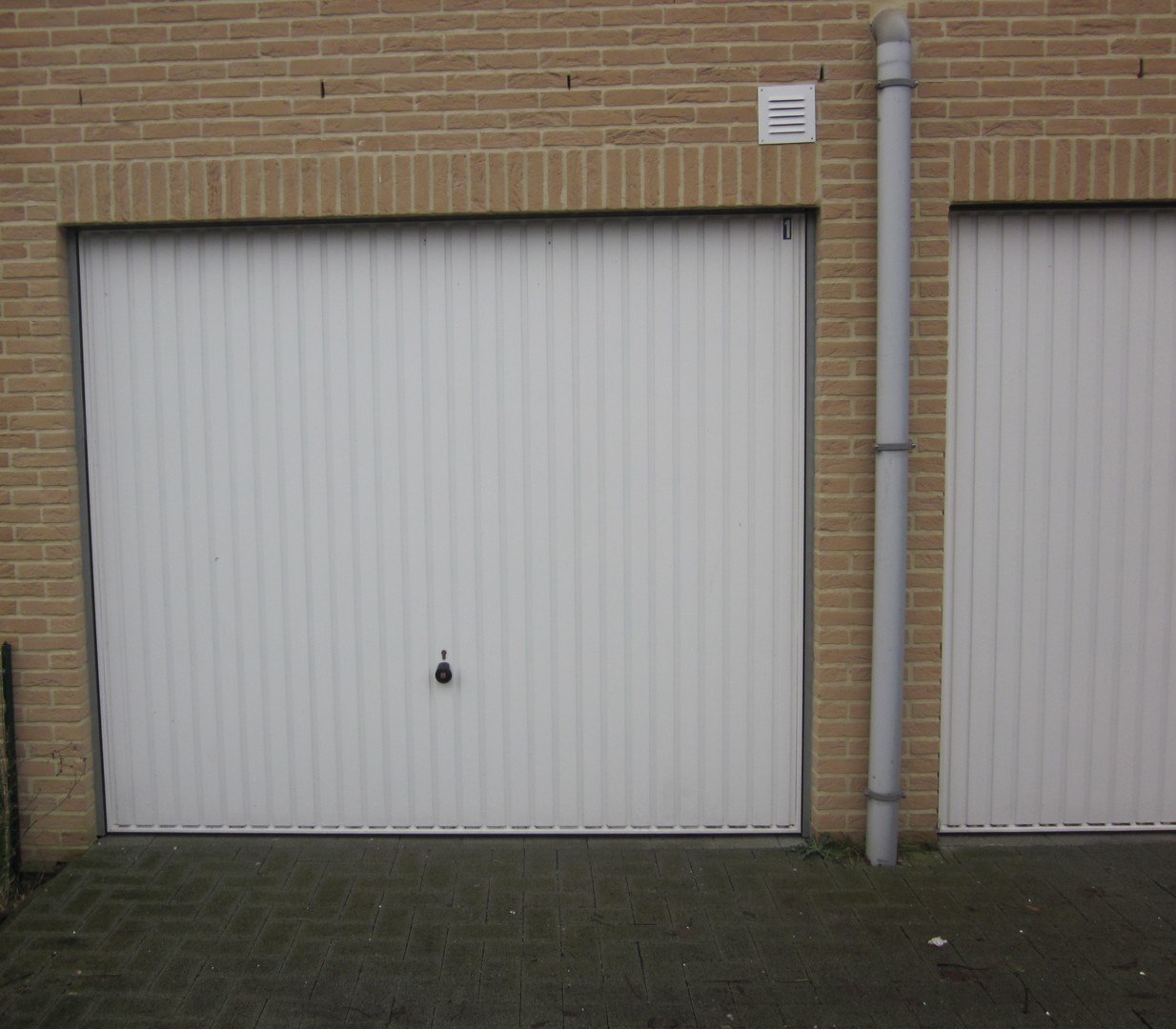 Garage for rent in Brasschaat - photo 1
