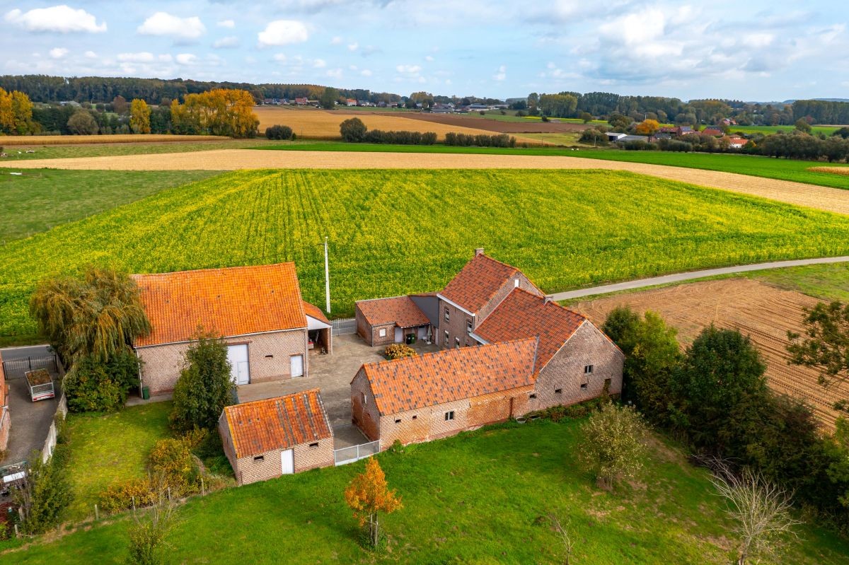 Hoeve vergund voor zonevreemd wonen te koop te Geraardsbergen - photo 5