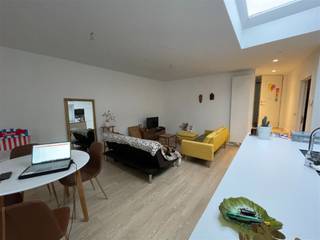 <p><span>Mooi gelegen appartement in het centrum van Avelgem met twee grote terrassen. Inkom, wasplaats, ruime living met open ingerichte keuken, oven, microgolf, koelkast, diepvries, vaatwasser, kookplaten, dampkap, toilet, badkamer, 2 slaapkamers en twee grote terrassen. Vrij op 01/12/2026. epc C 204 kWh/m² uc 2641078. Voor info of bezoek, bel 056.21.58.00 of www.immo-lvb.be, naar pand gaan en afspraak online inboeken.</span></p>