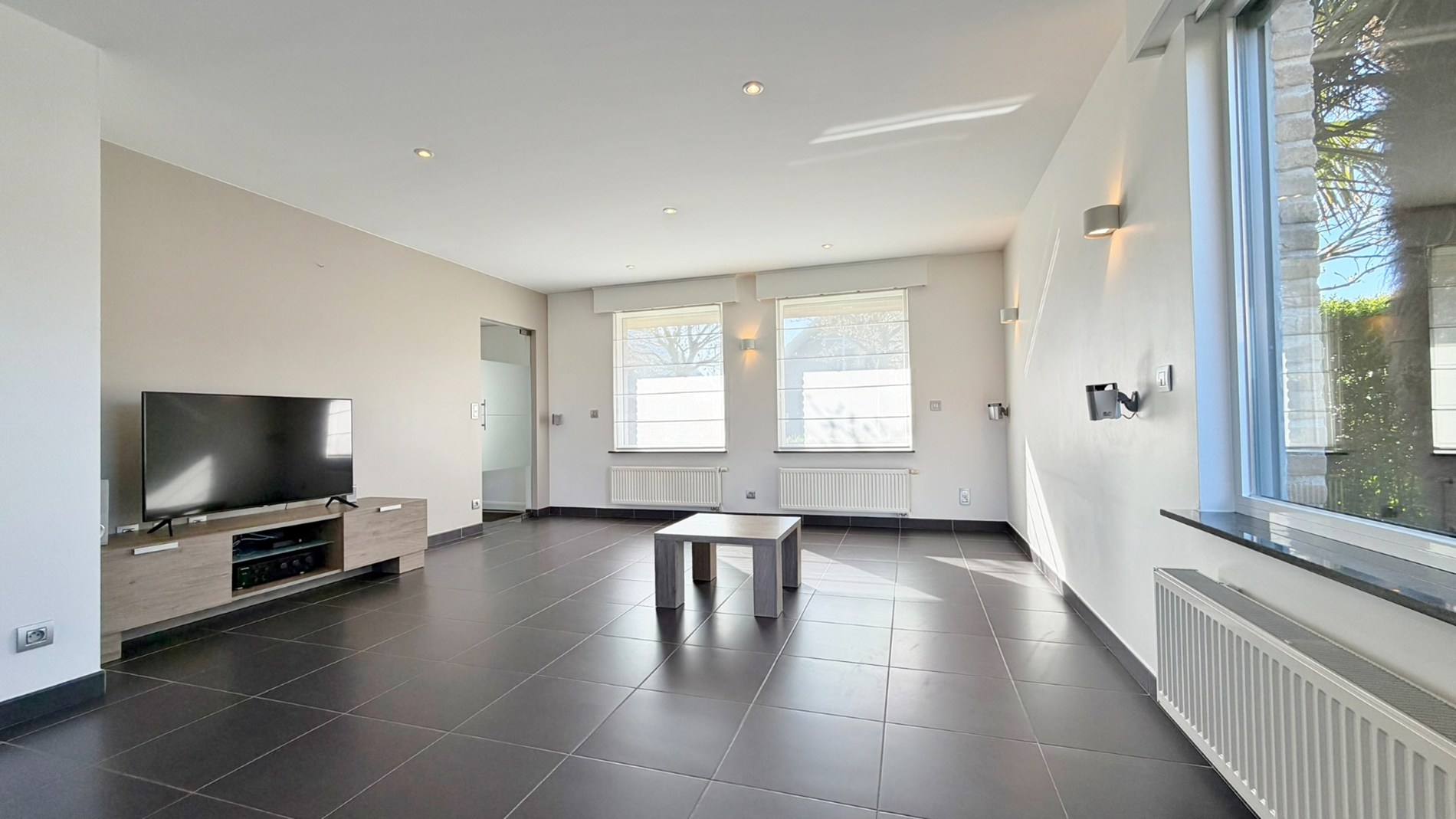 Ruime, zeer goed onderhouden villa met prachtige tuin in rustige doodlopende straat. - foto 5